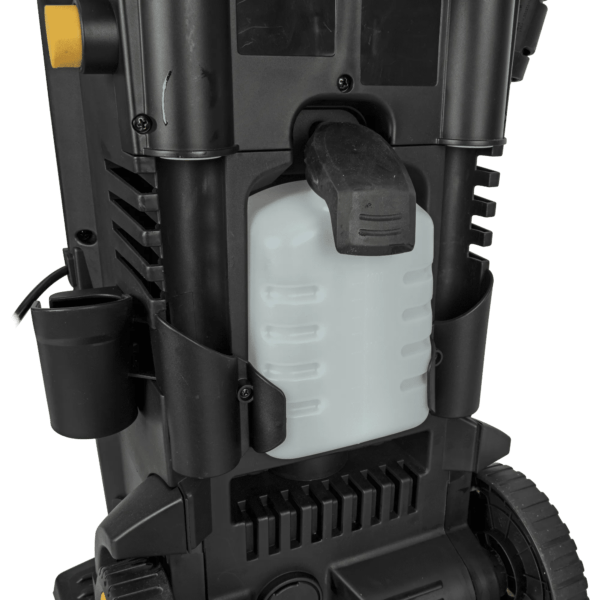 A lavadora de alta pressão da VITO é um equipamento com desempenho profissional, para os trabalhos mais exigentes, garantindo uma limpeza profunda e eficiente em grandes áreas e diversas superfícies.