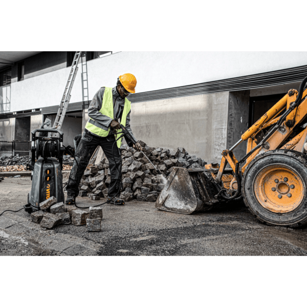 A lavadora de alta pressão da VITO é um equipamento com desempenho profissional, para os trabalhos mais exigentes, garantindo uma limpeza profunda e eficiente em grandes áreas e diversas superfícies.